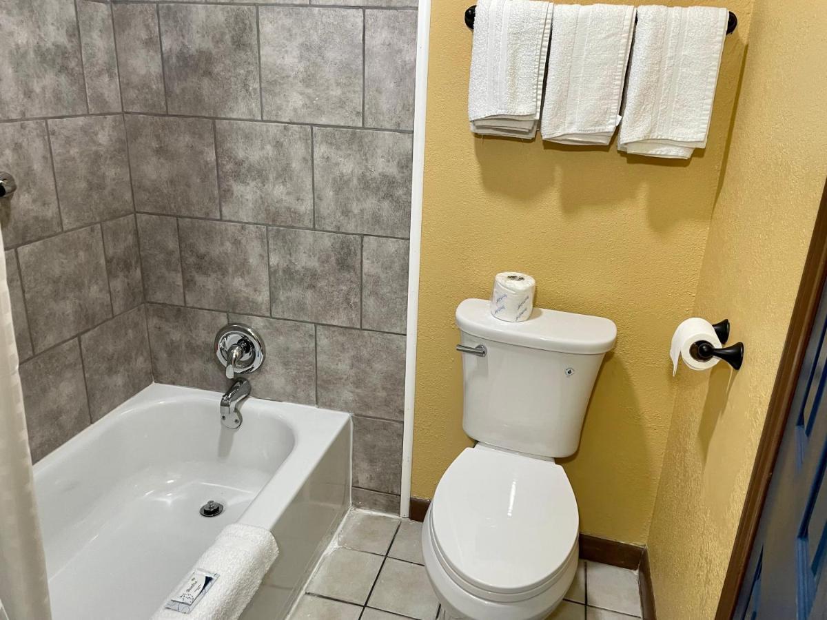 Super 6 Inn Carencro エクステリア 写真